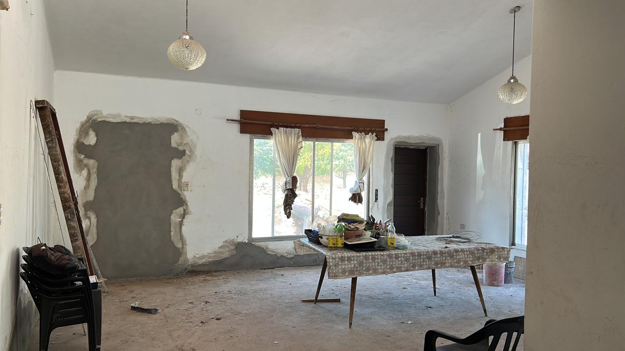 Ambiente interior de la casa en reforma