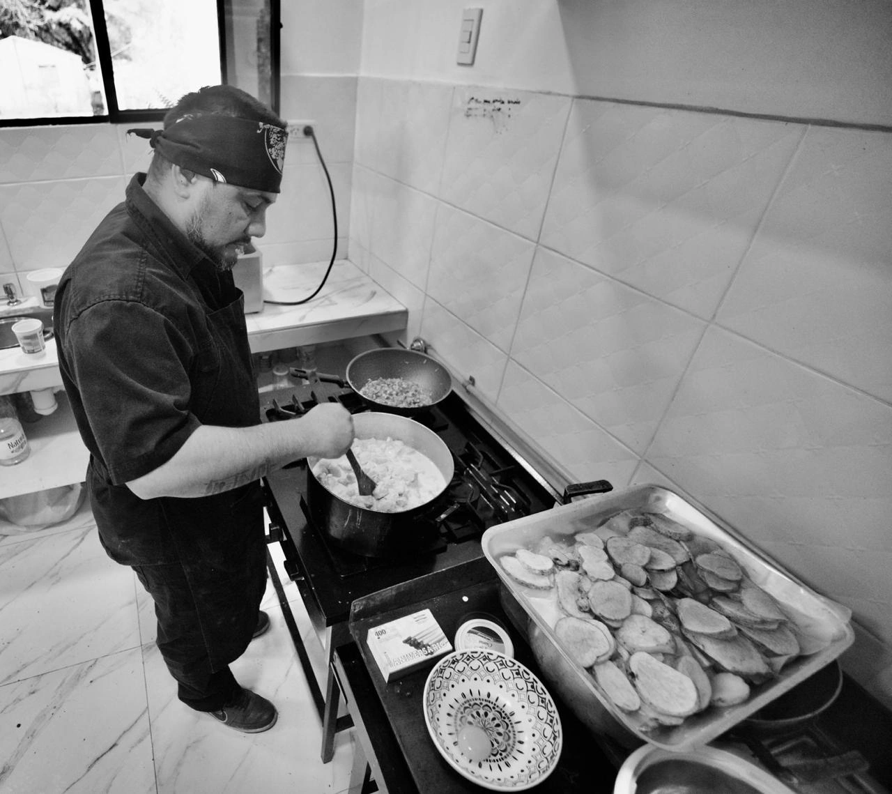 Preparación de una comida en la cocina de nuestra operación actual.